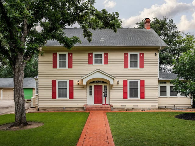 3201 West Ave