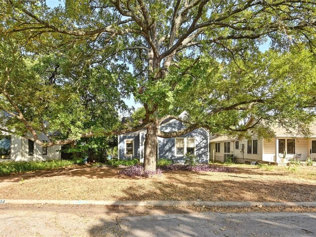 3202 Lafayette Ave