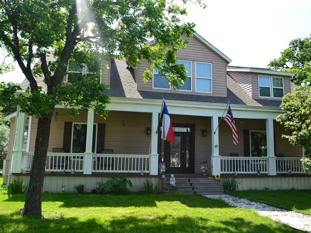 3202 N Travis