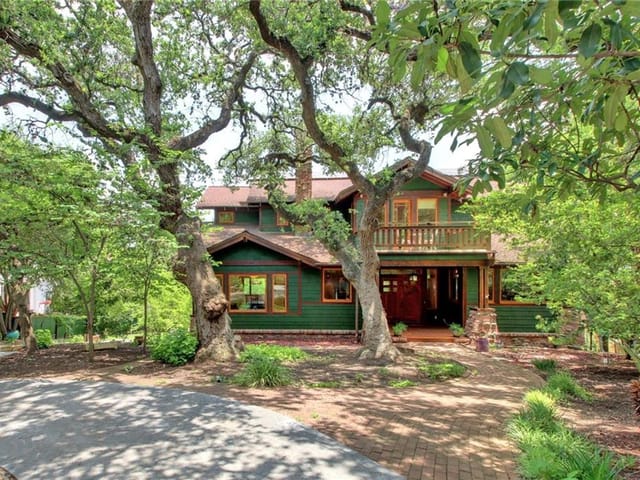 3203 Fairfax Walk