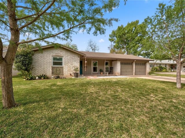 3203 Yellowpine Ter