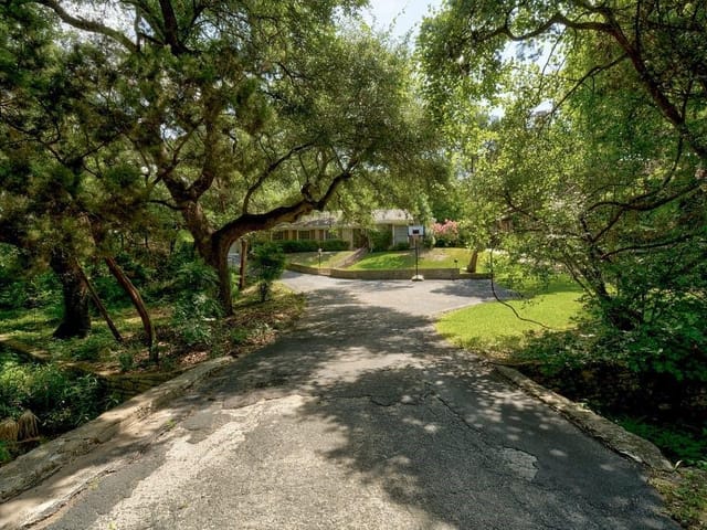 3204 Greenlee DR