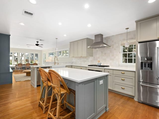 3204 Kerbey LN