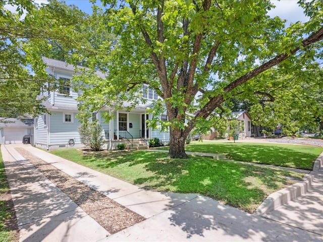 3204 Kerbey LN