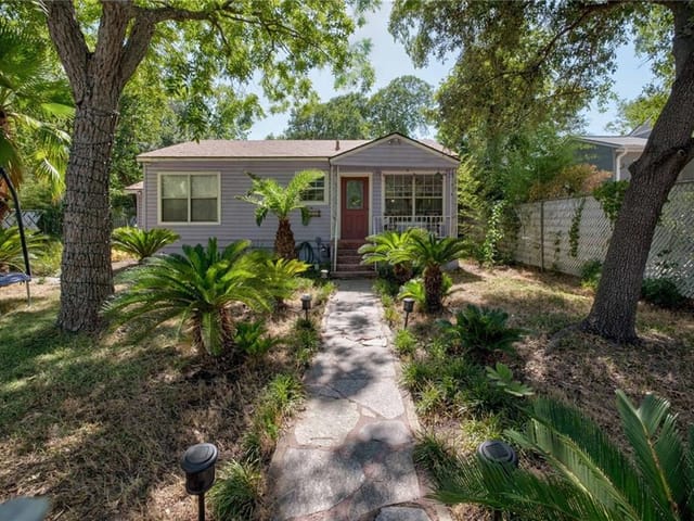 3204 Larry Ln