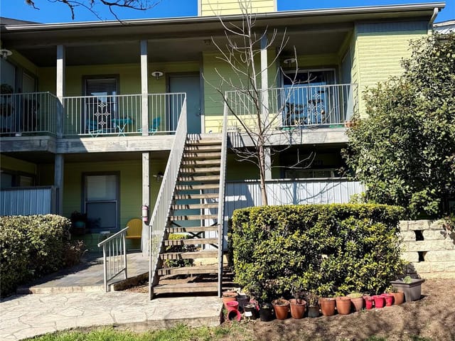 3204 Menchaca RD Unit #204