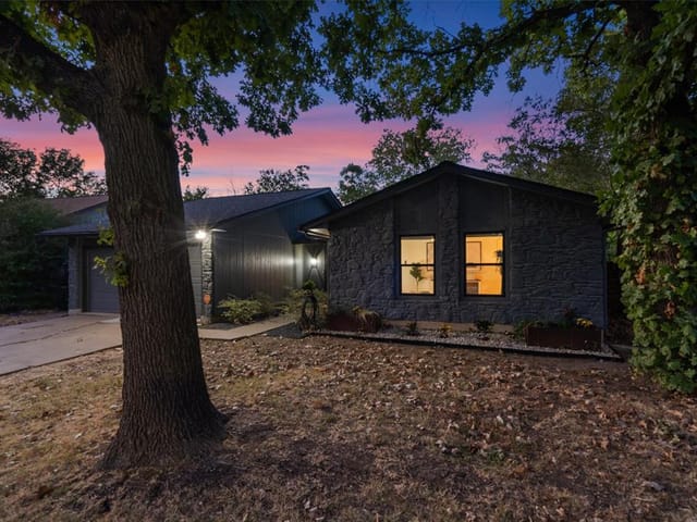 3204 Spaniel Dr