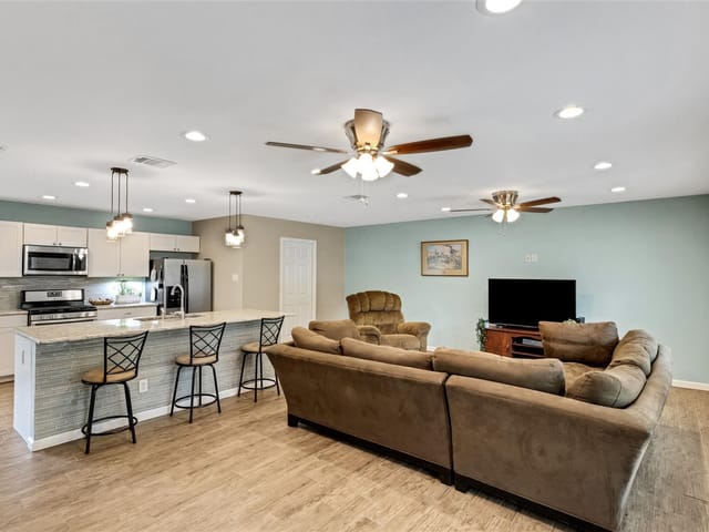 3205 Barton View DR