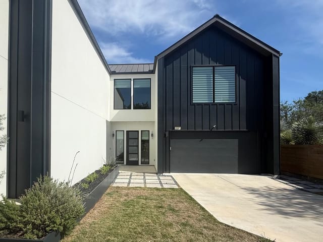 3205 Dolphin Dr