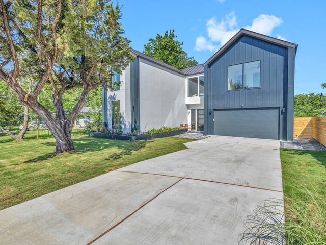 3205 Dolphin DR