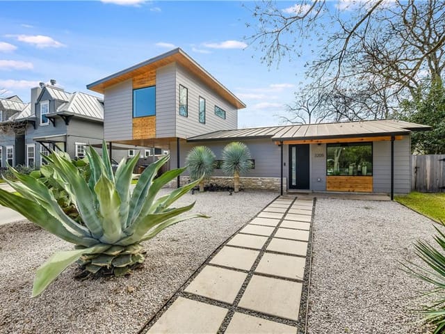 3205 Locke LN