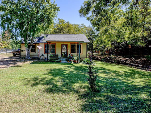 3205 Menchaca RD