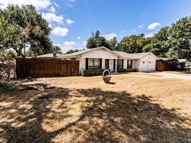 3205 Pin Oak DR