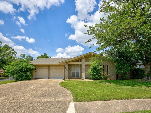 3206 Benbrook Dr