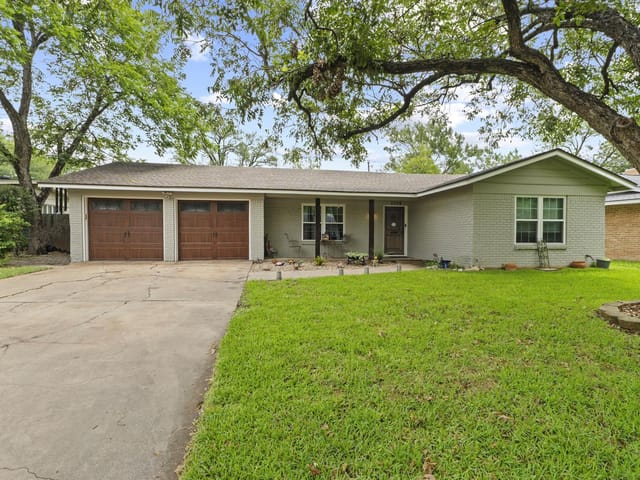 3206 Silverleaf DR