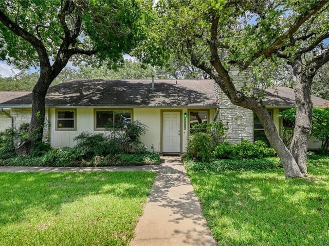 3207 Eanes CIR Unit #A & B