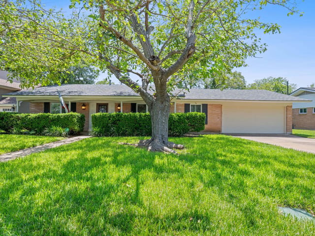 3207 Whitepine Dr