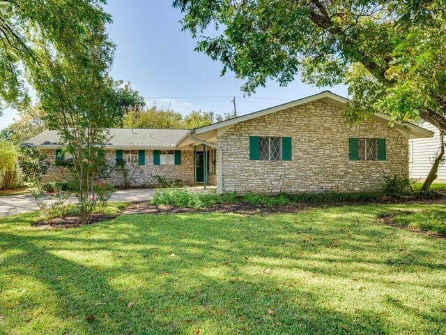 3207 Whiteway Dr