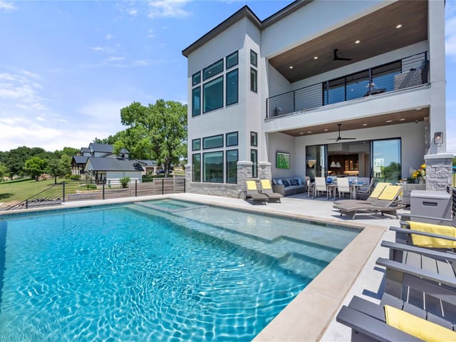 3208 River Oaks Dr