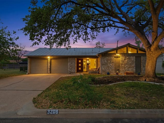 3208 Yellowpine Ter
