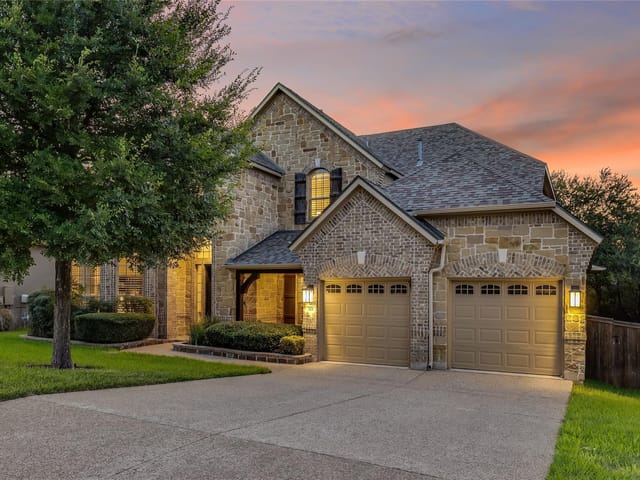 321 Angus DR