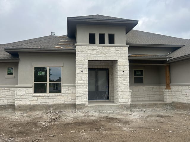 321 Lazy Creek Dr