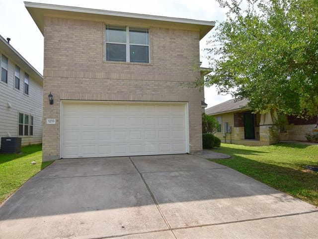 3211 Barksdale Dr