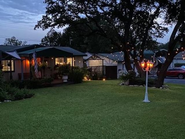 3212 Brass Buttons Trl