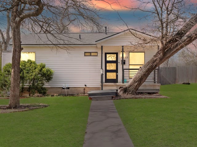 3212 Larry Ln