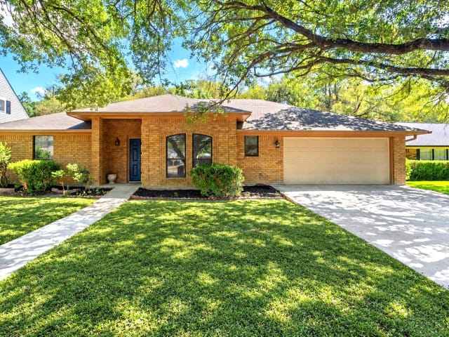 3213 Pecan Valley DR