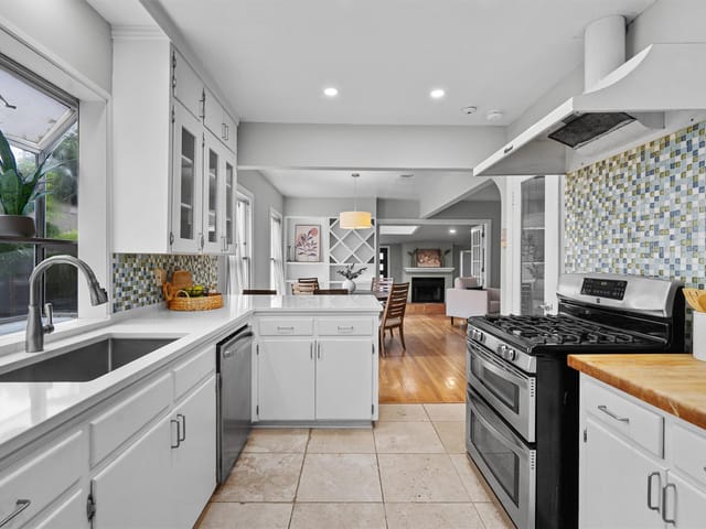 3215 Oakmont BLVD