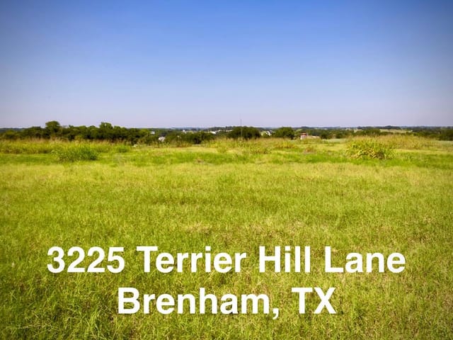 3225 Terrier Hill LN