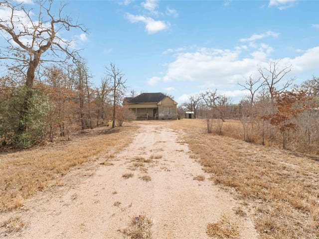 323 Cedar Ln