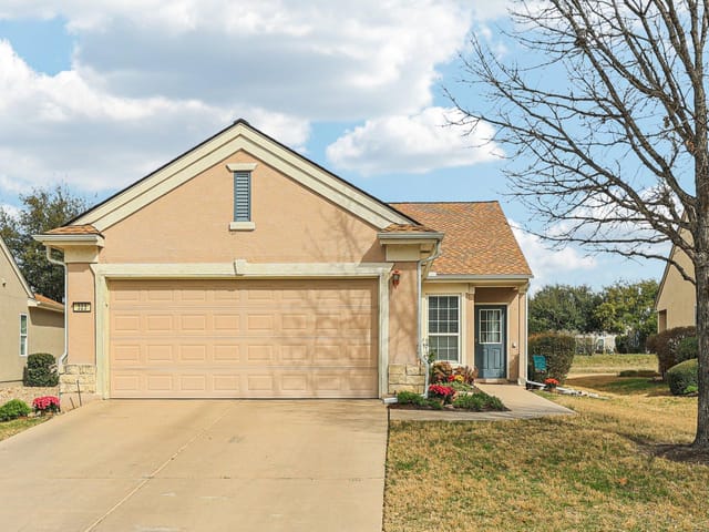 323 Crockett Loop