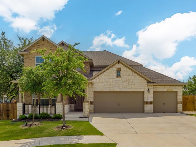 324 Autumn Oak Way