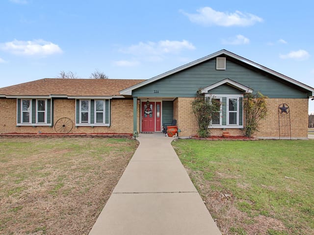 324 County Road 4932