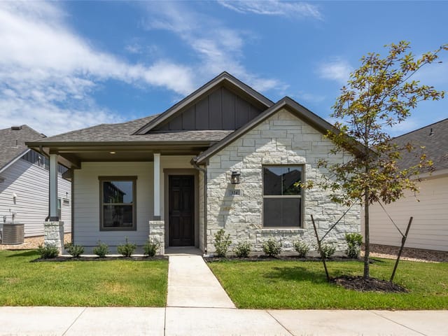 324  Orleanian Dr