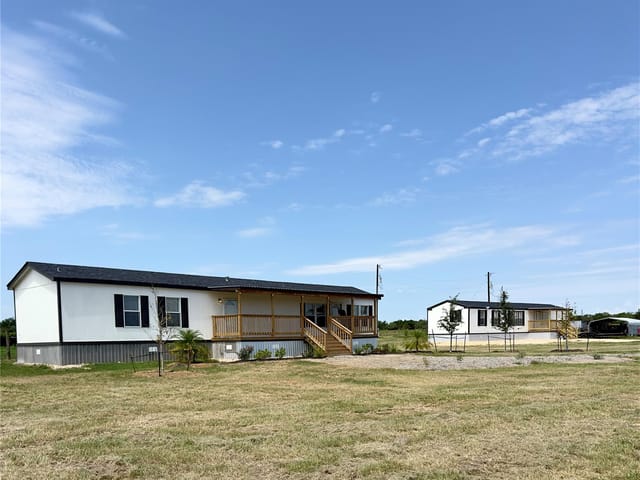 325 Lytton LN