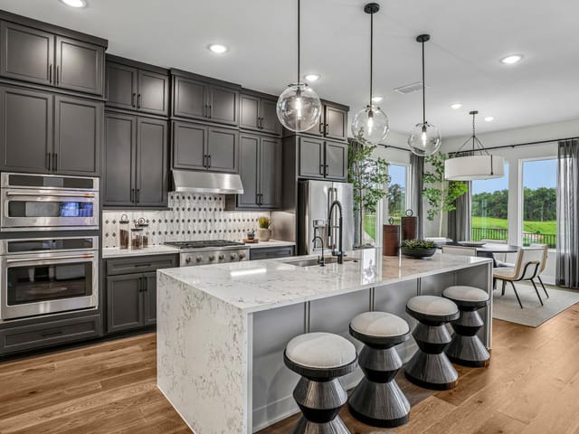 325 Ridgeway LN
