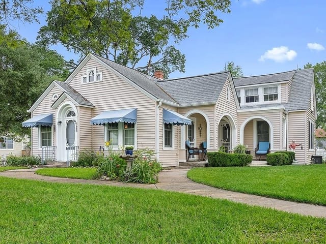 326 Centennial ST