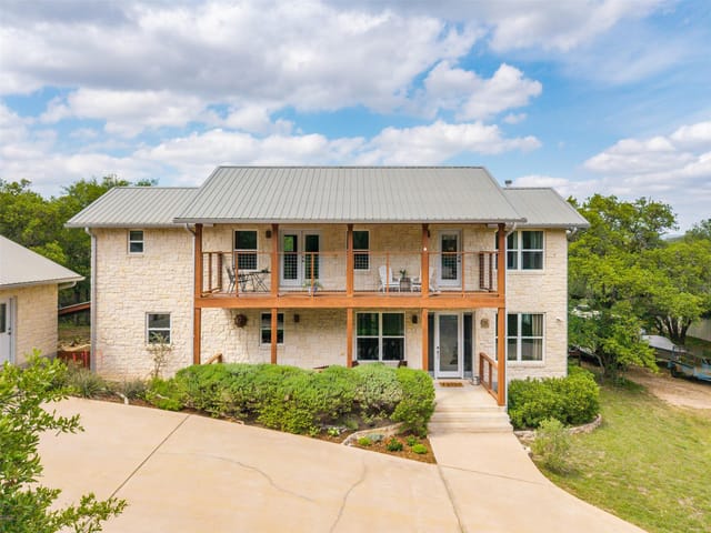 326 Lost Cove Dr