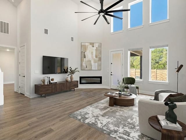 326 Smithsonian Ln