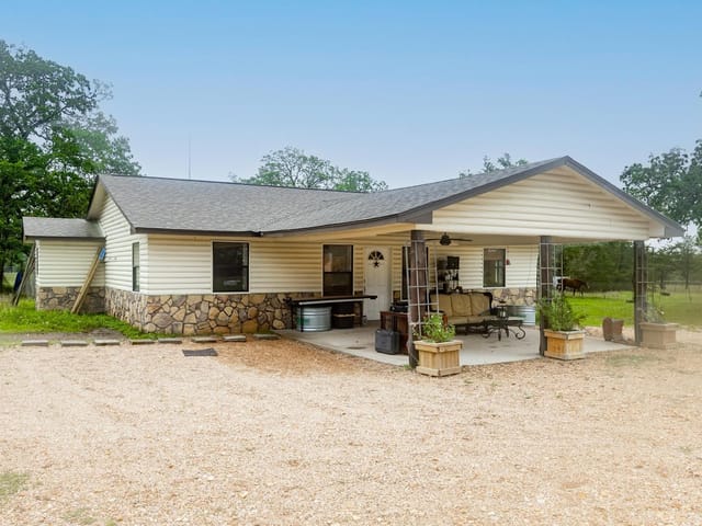 326 Zapalac Rd