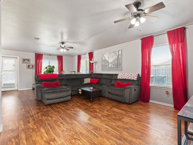 327 Comal RUN