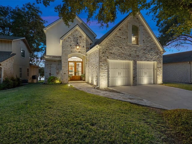 327 Meadowlakes DR