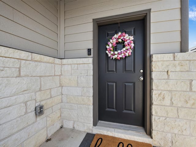 328 Thornless Cir