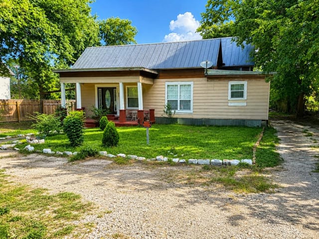 328 W Pietzsch ST