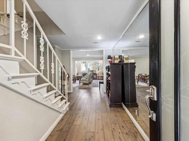 33 WOODSTONE SQ