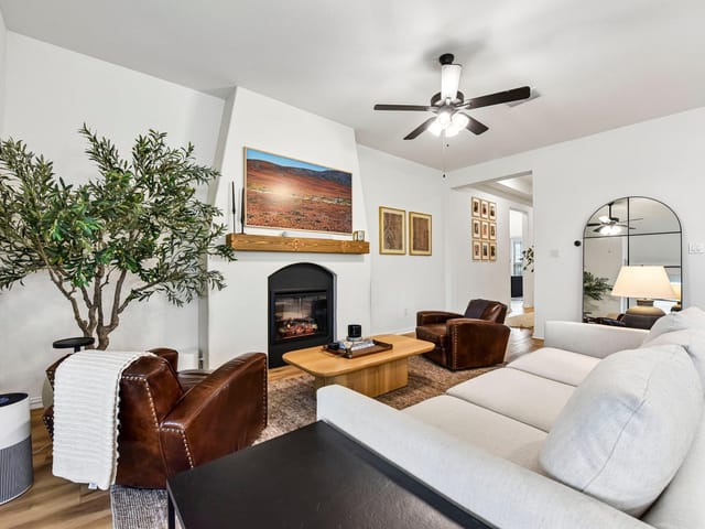 330 Bay Breeze DR
