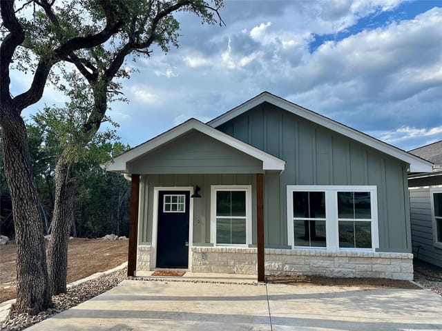 330 Shady Bluff Dr